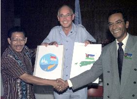 Martin, East Timorese faction reps pose for photo